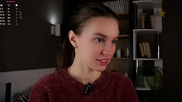 UrLillShy – webcam model profile photo Image 11