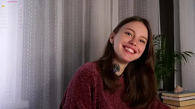 UrLillShy – webcam model profile photo Image 7