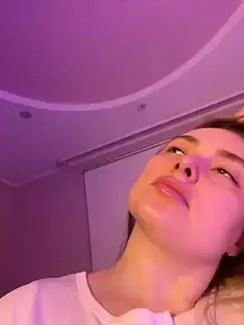 KarinaSanz – webcam model profile photo Image 12