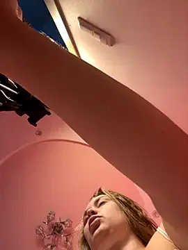 KarinaSanz – webcam model profile photo Image 2