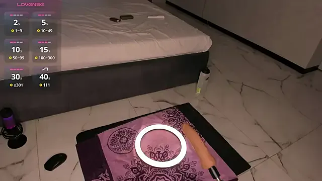 MiraLocks – webcam model profile photo Image 6