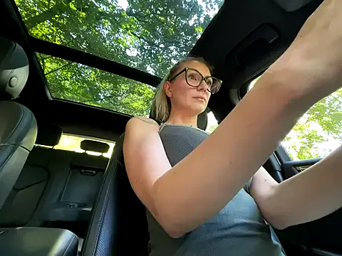 ElaraMorel – webcam model profile photo Image 17