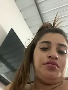 LisandreLaVenale – webcam model profile photo Image 2