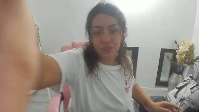 GreciaMorgan – webcam model profile photo Image 9