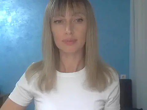 AmyBelmontt – webcam model profile photo Image 12