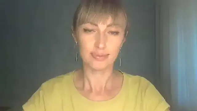 AmyBelmontt – webcam model profile photo Image 2