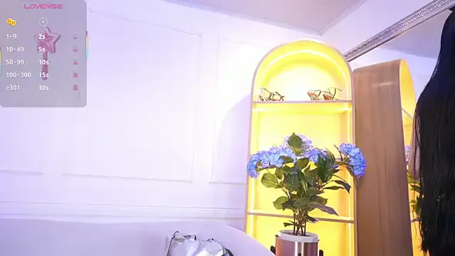 Onlyishuu – webcam model profile photo Image 2