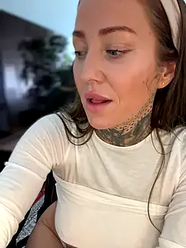 CHERRY_2HOT2HANDLE – webcam model profile photo Image 4