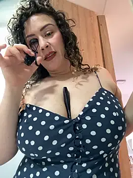 AylaRosell – webcam model profile photo Image 15