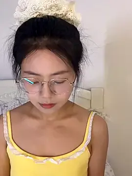 AmyBelmontt – webcam model profile photo Image 5