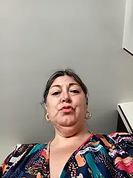 Noya – webcam model profile photo Image 2