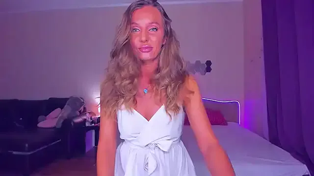 ChloeeGill – webcam model profile photo Image 7