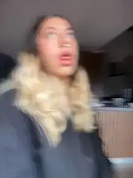 AvaHulw – webcam model profile photo Image 12