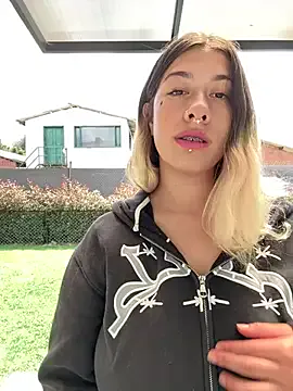 AvaHulw – webcam model profile photo Image 8