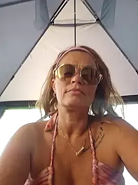 Amylewiss – webcam model profile photo Image 15