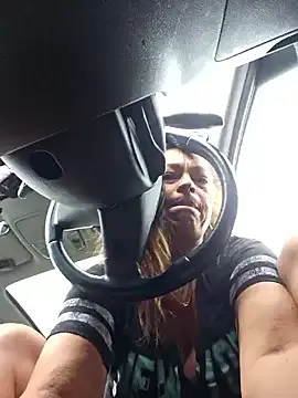 Amylewiss – webcam model profile photo Image 9