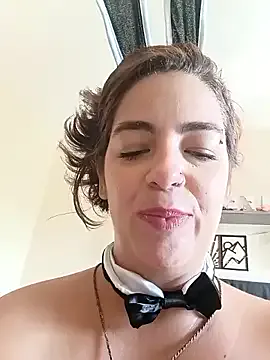 HugeTitties – webcam model profile photo Image 2