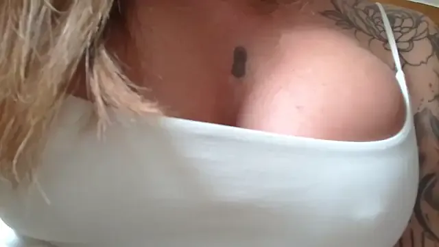 ClaudiaMarie – webcam model profile photo Image 4