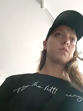 MartinaWolf – webcam model profile photo Image 3