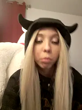 JenCampbell – webcam model profile photo Image 6