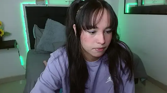 SkyLumen – webcam model profile photo Image 9