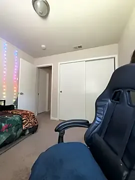 MissZoeDeville – webcam model profile photo Image 10