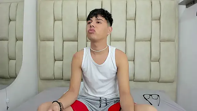 pizza_biceps – webcam model profile photo Image 13