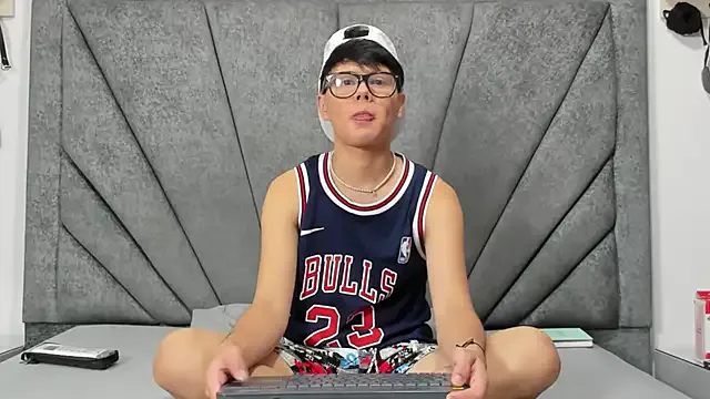 pizza_biceps – webcam model profile photo Image 3