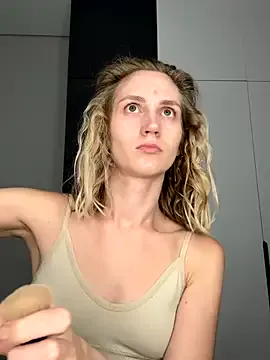 Olsuh – webcam model profile photo Image 13