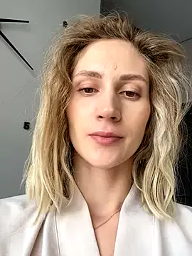 Olsuh – webcam model profile photo Image 3