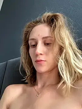 Olsuh – webcam model profile photo Image 6