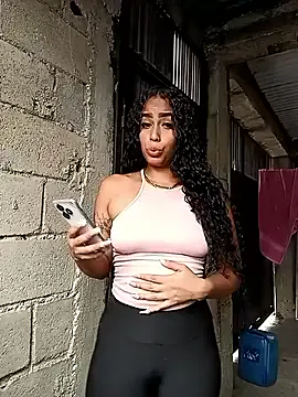 AmyBelmontt – webcam model profile photo Image 6