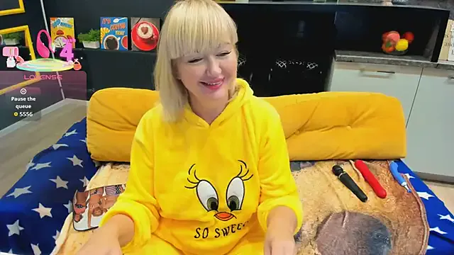 Holly-Glamour – webcam model profile photo Image 17