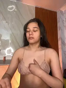 Astrid3 – webcam model profile photo Image 6