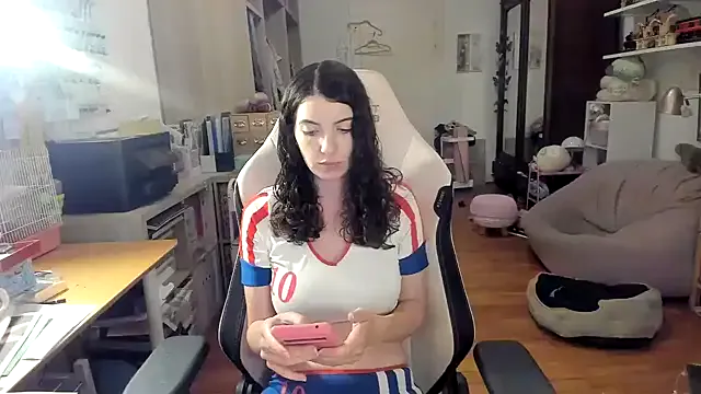 AbrilSilva – webcam model profile photo Image 7