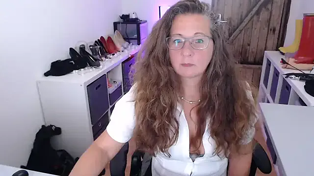 LaraOlsen – webcam model profile photo Image 11