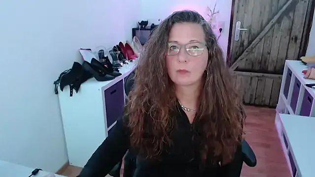 LaraOlsen – webcam model profile photo Image 12