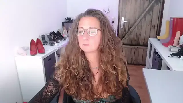 LaraOlsen – webcam model profile photo Image 16