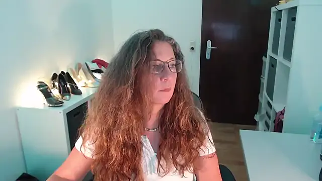 LaraOlsen – webcam model profile photo Image 6