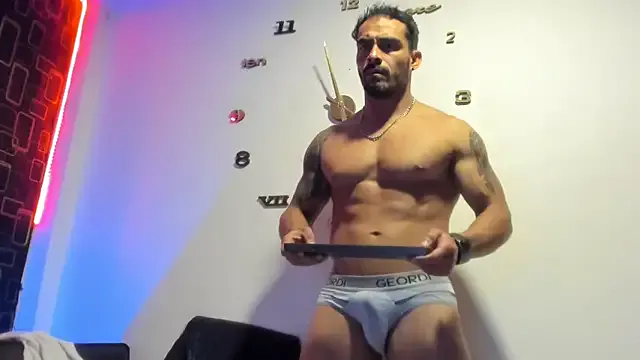 GianaBravo – webcam model profile photo Image 2