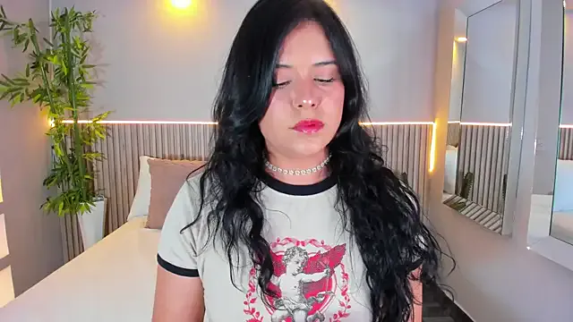 CARMIYNNA – webcam model profile photo Image 10