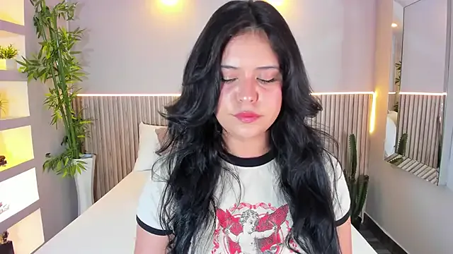 CARMIYNNA – webcam model profile photo Image 13