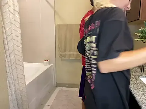 JenCampbell – webcam model profile photo Image 5