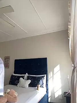 SophieBlaake – webcam model profile photo Image 2