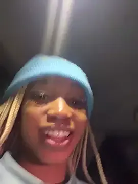 SophieBlaake – webcam model profile photo Image 4