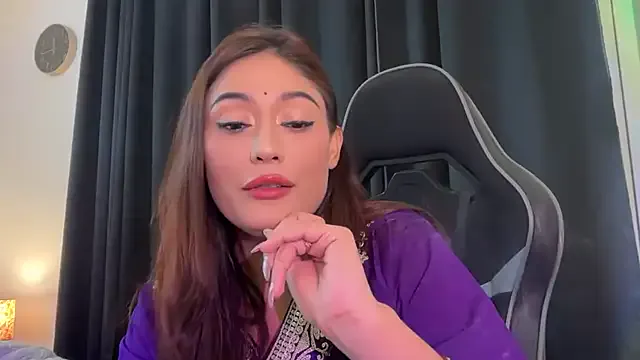 AmyBelmontt – webcam model profile photo Image 4