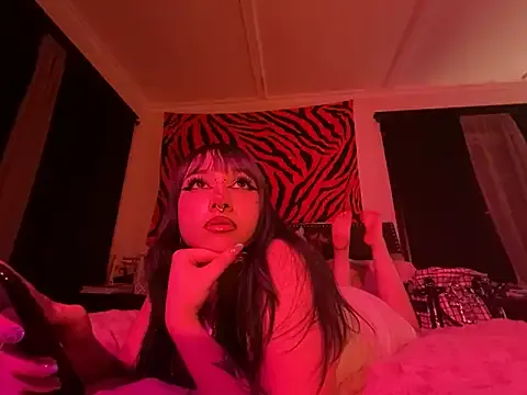 PaulinaSwift – webcam model profile photo Image 10