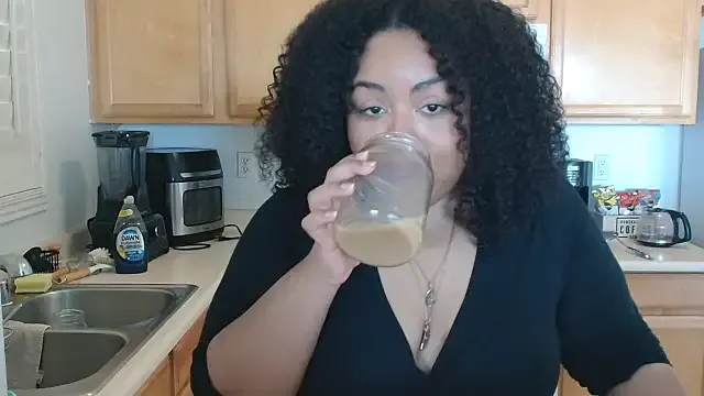 LolaCrave – webcam model profile photo Image 3