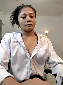 KaraNoir – webcam model profile photo Image 11