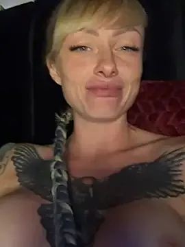 KatieVance – webcam model profile photo Image 2